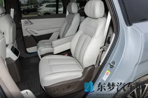 69人人搡人妻人人玩：智能汽车新潮流：颠覆驾驶体验，绿色出行先锋-1