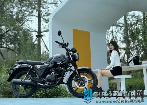 通勤溜车实测！豪爵DN150油耗189L，复古范儿缺失成最大槽点？-3