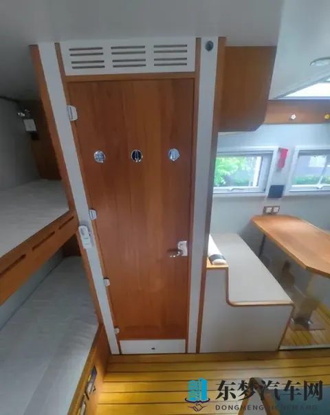 奔驰旅居车:从野性到居家到底怎么选-1