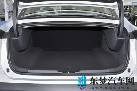 开过深蓝L06之后，我劝你别光看配置表，很多地方都挺香-3