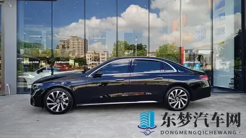 一手准新“行政座驾”！25款奔驰E300L，8千公里，气场不输S级-1