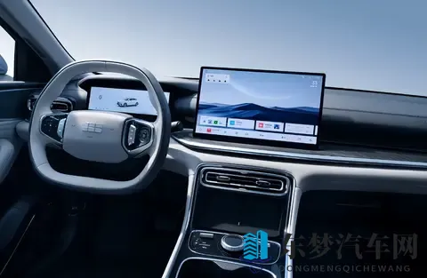 吉利掀桌!688万B级电混轿车配146寸大屏,一箱油跑1700公里-2