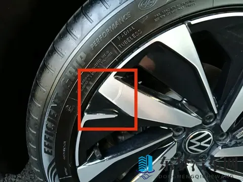 22年帕萨特330TSI豪华版,一手准新,12万享高级驾乘!-1