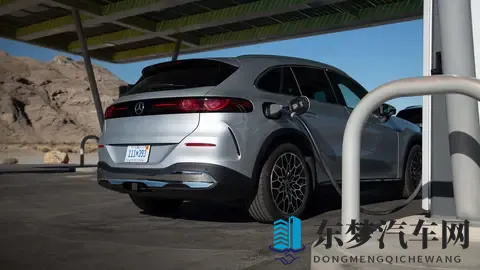 竟然出现在这里？首试奔驰纯电GLC，沙丘冲浪考验软件与性能表现-2