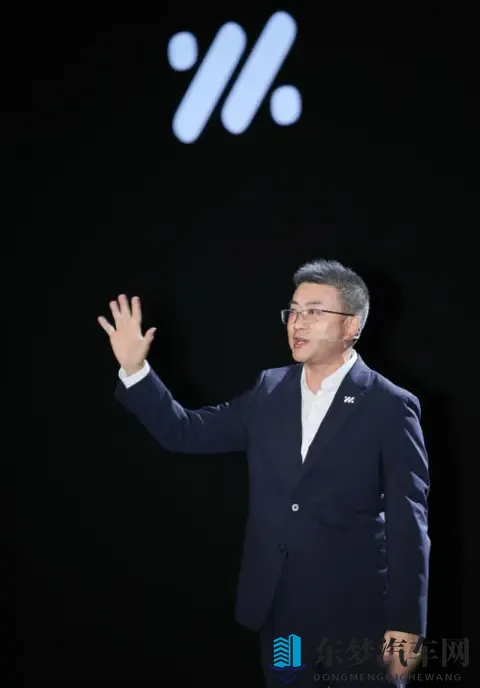 上汽旗舰智己LS9发布，CEO刘涛放话：用户喜欢的配置才是最牛的-1
