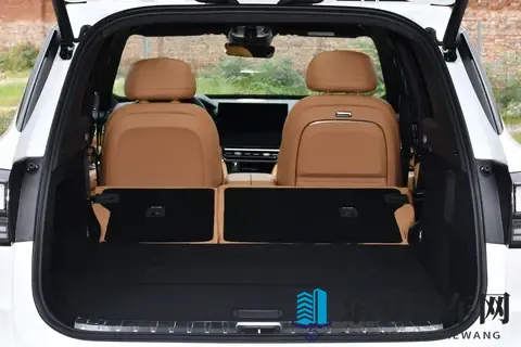 领克09燃油版：起步价不到20万，全系四驱，适合谁买？