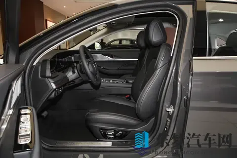 林肯 Z 选买指南:2025 款燃油 _ 混动配置差异与性价比推荐-2