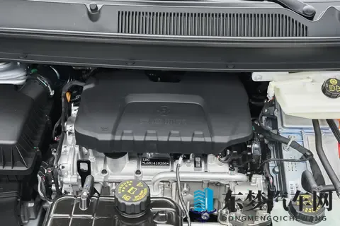 家用MPV怎么选？空间、能耗、配置全兼顾，五菱星光730如何？-2