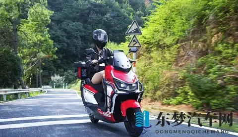 继台铃之后，雅迪也发布钠电池电动摩托车，冬天续航里程不再减少-3