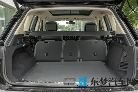 纯进口的中大型SUV，配20T发动机+空气悬挂，25款大众途锐能买？-2