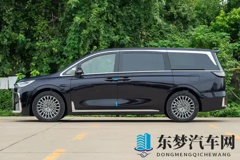 家用MPV的新选择，2026款岚图梦想家升级，配电动侧滑门+航空座椅-2