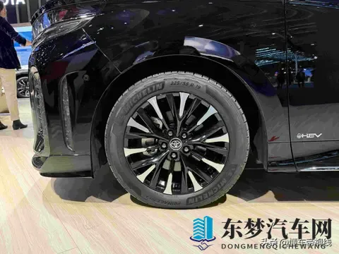 轮椅能开进车里,140万值不值?有钱人也得为尊严买单!-1