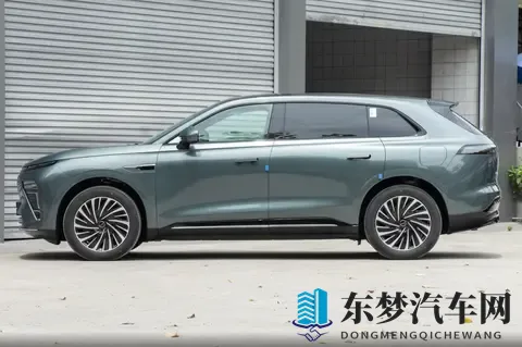 试驾2025款星纪元ET增程Pro高速辅助驾驶版：1898万享受豪华出行-1