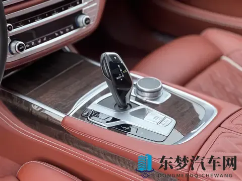 蓝色宝马740Li：2年车龄，6万公里，行政座驾569万-1