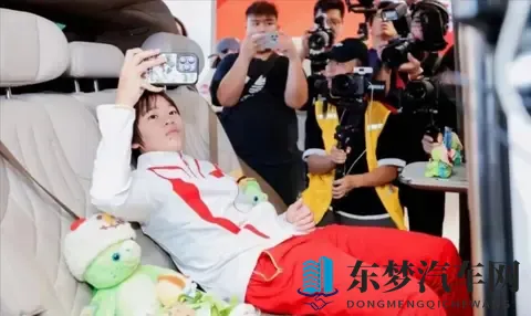 全红婵喜提三辆新车，遭到网友笑侃：再送院子放不下了…-3