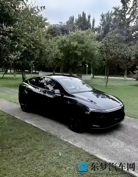 2885万起、821km续航！特斯拉Model Y长续航版上市！买它值不值？-1