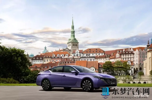 艳星juliaann黑人：汽车时尚新潮流：她让汽车成文化秀场-1