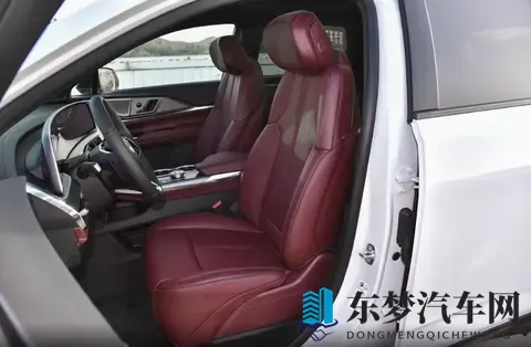 配置再升级，凯迪拉克XT5推出2026款新车，还是四款配置任你选-3