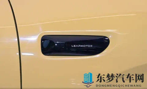 续航605公里！零跑Lafa5五款配置对比，差价8000元，推荐买Pro版-2