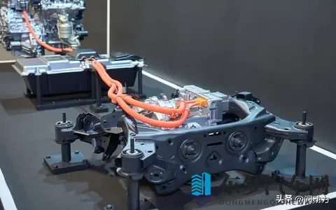 胡桃坐旅行者的大季巴：胡桃随游客游览季巴巨船-2