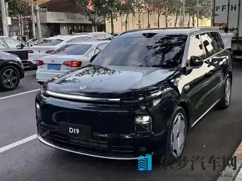 零跑放大招！“库里南级”SUV D19来袭，500纯电续航碾压同级？-3