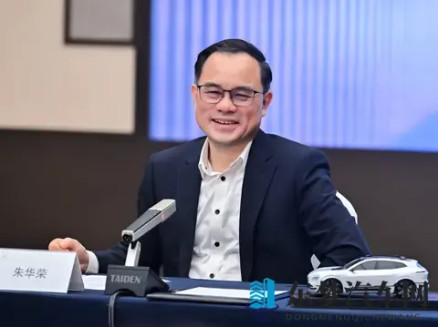 长安朱华荣，短期内连卸两职？-1