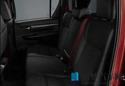 皮卡潮起时:丰田那台柴油家伙能翻几座山?-1