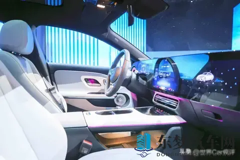 奔驰全新纯电车来袭，259万起，纯电能跑866km，豪华舒适，很香