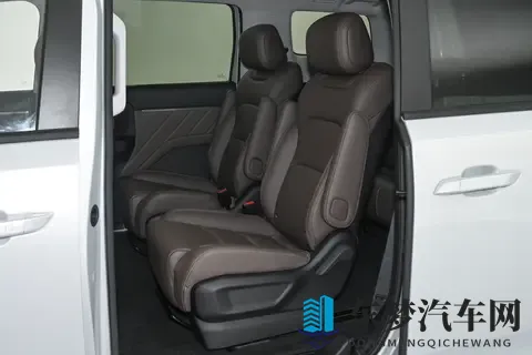 10万级MPV新标杆！星光730空间大、动力强，家用真香！-1