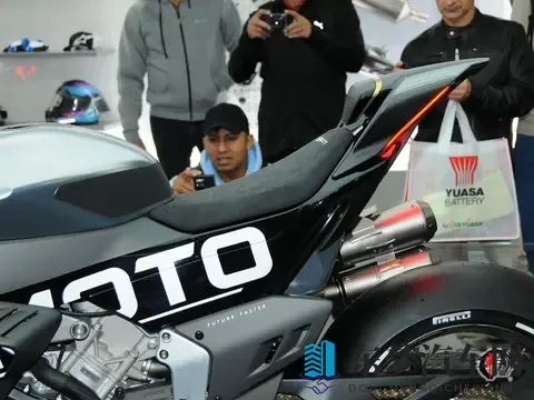 浓毛熟女ass撒尿pics：性感熟妇私密瞬间，不雅画面慎入-1