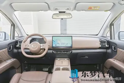 五菱推出一款全新MPV,1068万起,车长超49米,续航超1100km!-3
