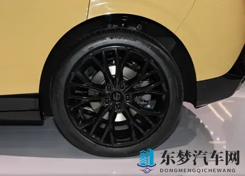 续航605公里！零跑Lafa5五款配置对比，差价8000元，推荐买Pro版-3