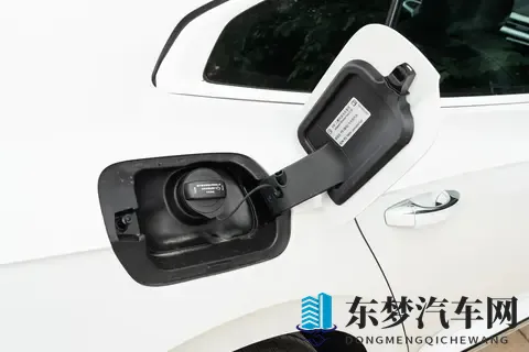 大众CC普通版：炫目与夺目版本，哪款更适合你？-1