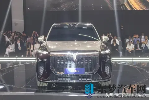 六座SUV第三排太挤？3120mm轴距神车让180cm壮汉秒变葛优躺-2