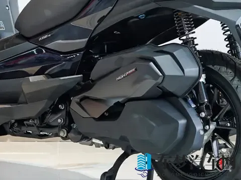 德系平台+国产价格，2025款无极SR4 Max中排踏板，售价29999元起-1