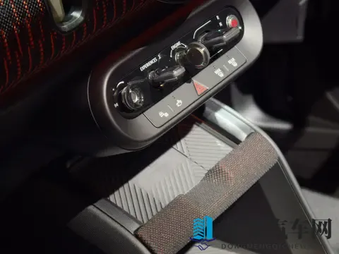 静态体验全新MINI COUNTRYMAN：更大更硬朗，更有创意的内饰-3