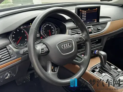 美女脱内衣内裤软件：智能驾驶新潮流：趣味科技提升驾驶体验-2