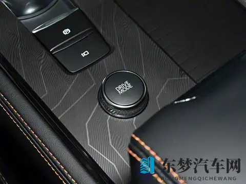 售3698万元_5座_23T动力,长安福特探险者昆仑穿越版上市-3