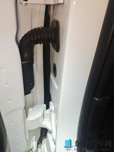 十年老友价,10万拿下准新一手奔驰C级-1