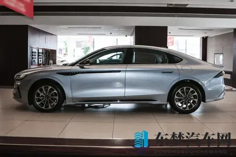 2025 款林肯 Z 深度体验：美式豪华 + 11 米巨屏，家用代步真的香？-3