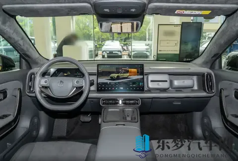 旗舰配置下放！零跑Lafa5预售，8295芯片+19寸轮圈，仅1058万起-1