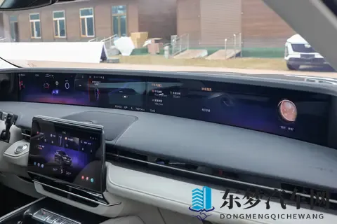 家用商务越野三不误 场地试驾2026款林肯航海家-3