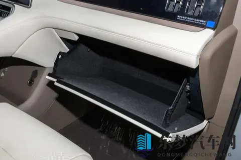 拒绝“凑合”！腾势N8L：带 N9 同款黑科技，家庭用户会买账？-2