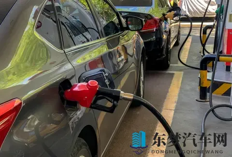 车船税新政实施，油箱盖变沉，30升以上车主纷纷沉默。-3