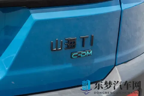 预算15万,带全家自驾游,选这辆SUV更省油,动力强,还很帅-1