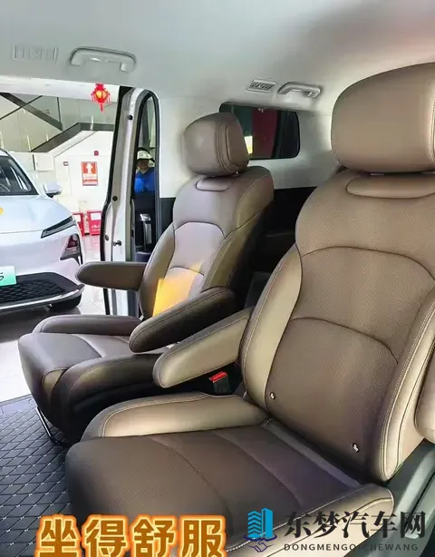 五菱星光730：768万起的7座MPV，凭什么预售1小时订单破万？-2