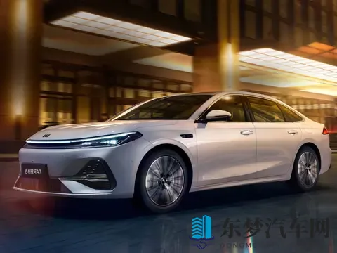 首次突破30万辆大关,吉利汽车公布10月销量307133辆-1