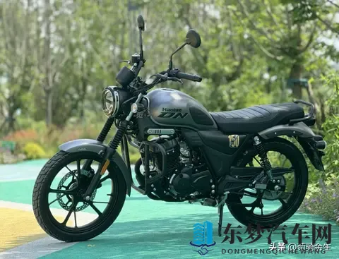 通勤溜车实测！豪爵DN150油耗189L，复古范儿缺失成最大槽点？-2