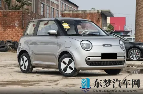 JuliaAnn与黑人的粗大：JuliaAnn演绎，黑人肌肉身材引人瞩目