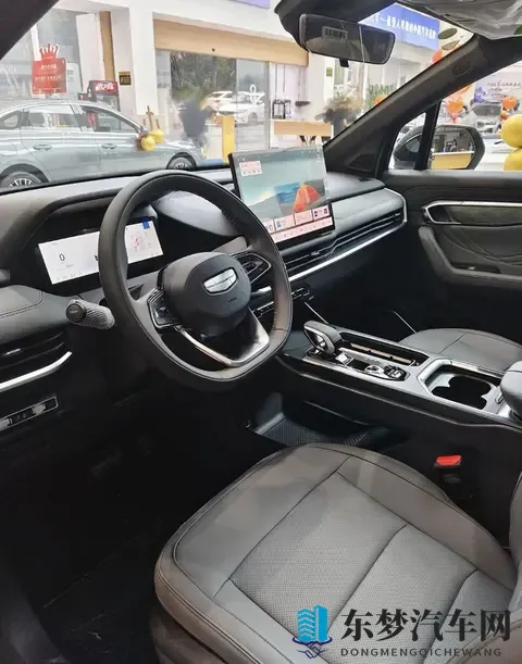 新款吉利豪越L到店,换装新前脸,新增15T动力,提供5_6_7座可选-1